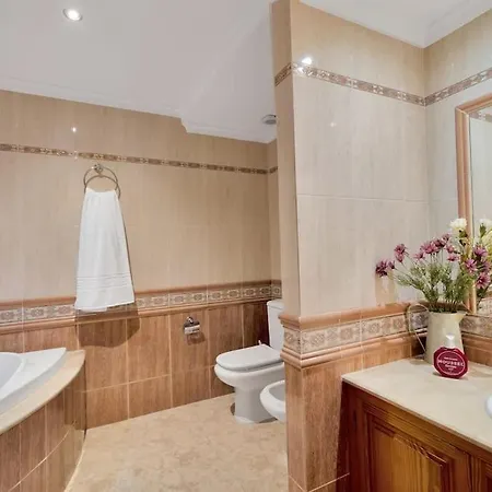 Con Jacuzzi Y Parking En San Pedro - Del Valle 72 2 דירה