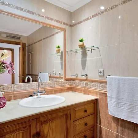 Con Jacuzzi Y Parking En San Pedro - Del Valle 72 2 Lägenhet *