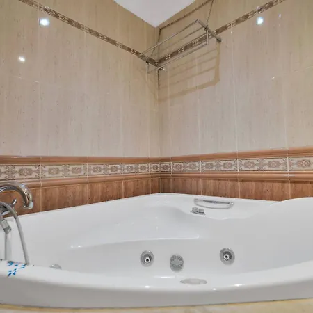 Con Jacuzzi Y Parking En San Pedro - Del Valle 72 2 Διαμέρισμα *